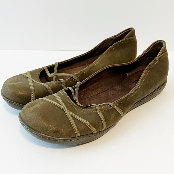 Easy Spirit Shoes - Easy Spirit 360 dark army green slip on sneaker size 9.5